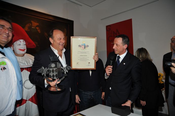 Ingrandisci la foto